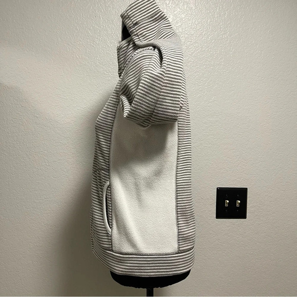 Old Navy Women’s Fleece Grey Striped Zip Up Jacket Small - Picture 4 of 8